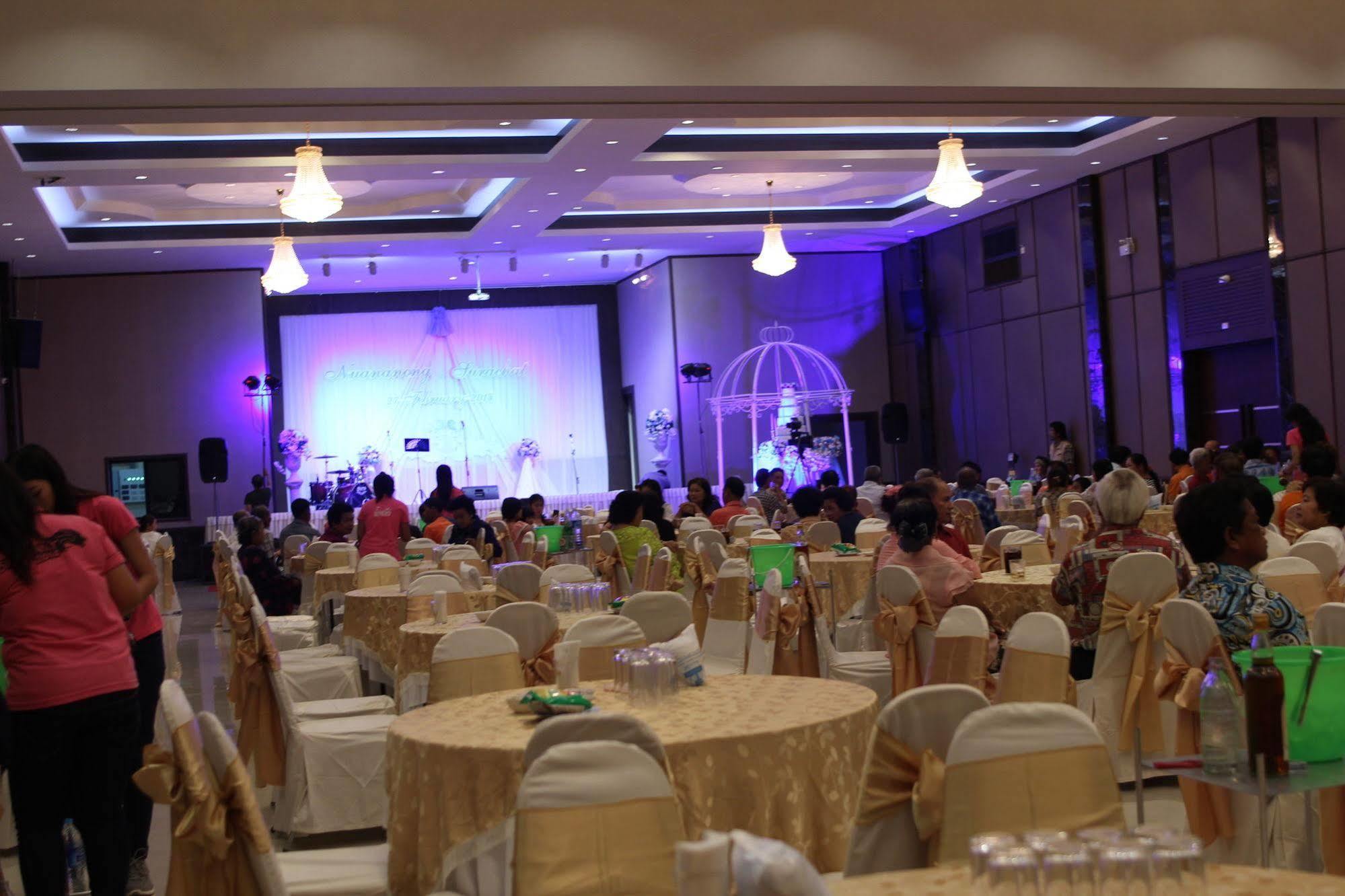 Oyo 257 Sea Paradise Hotel Sattahip Exterior photo