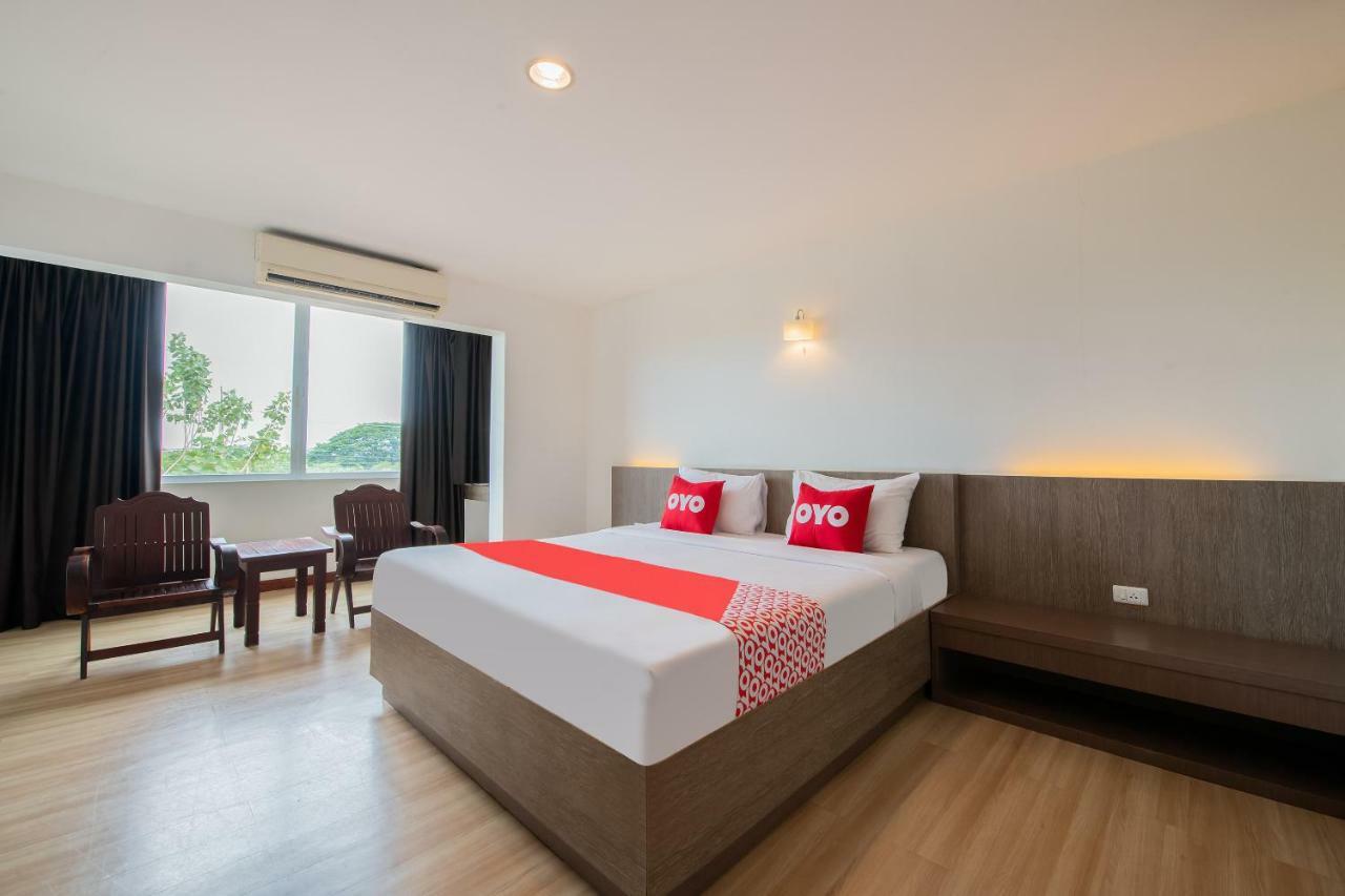 Oyo 257 Sea Paradise Hotel Sattahip Exterior photo